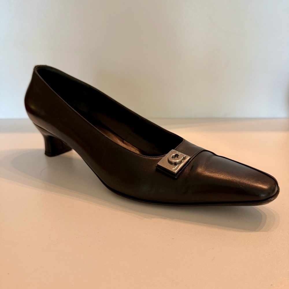 Ferragamo Black Leather Kitten Heels Size 7.5